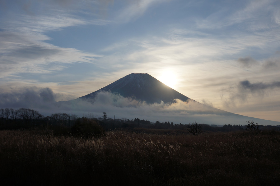 http://www.asagiri-milk.jp/uploadimage/120101fuji03.jpg